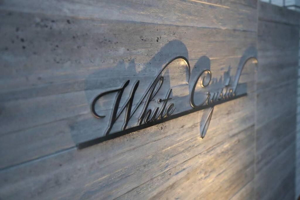 White Crystal Roomb *